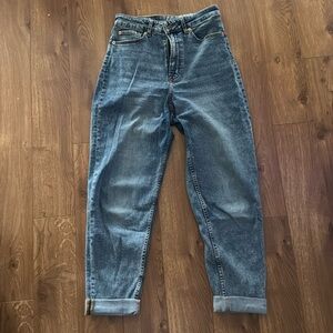 DIVIDED Size 6 cropped boyfriend jeans